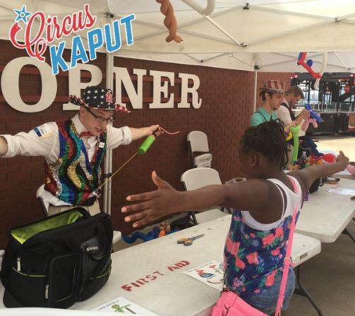 Circus Kaput Balloon Artist at work